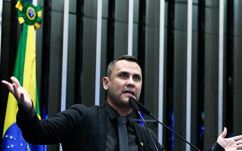 “Eles não são reis”, dispara Cleitinho ao pressionar Senado por impeachment de ministros