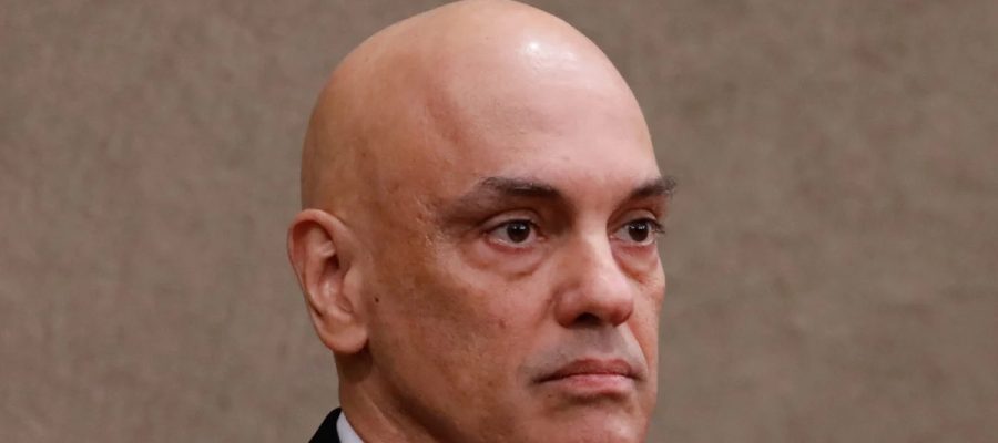 Moraes manda confiscar celular de cozinheira de Bolsonaro