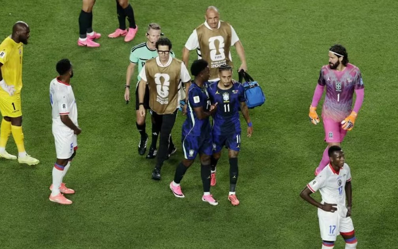 Raphinha tem lesão confirmada e vira desfalque do Brasil, mas segue nos planos para a Copa