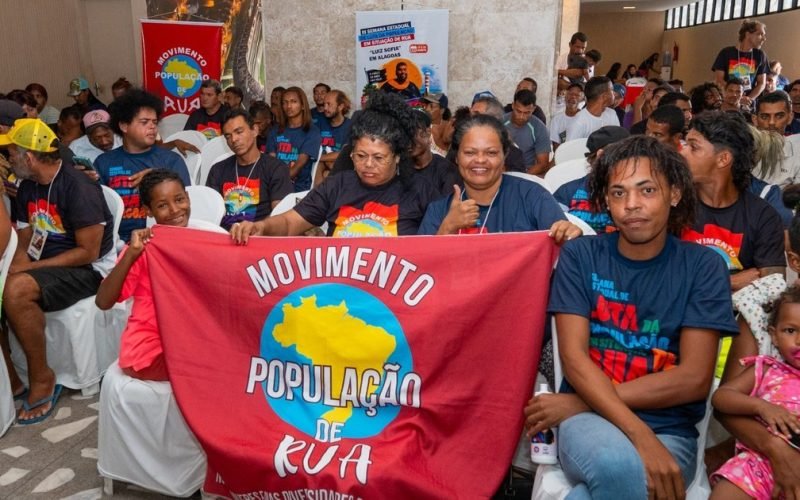 TRE/AL promove ação de educação eleitoral para pessoas em situação de rua