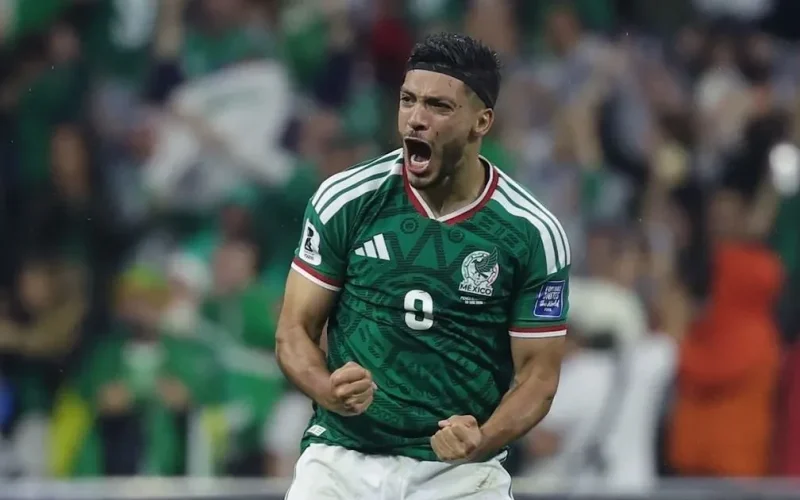 México vence Equador, faz história e avança às oitavas da Copa do Mundo