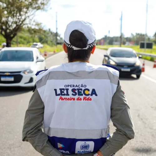 Motorista é preso com CNH falsa na Rota do Mar