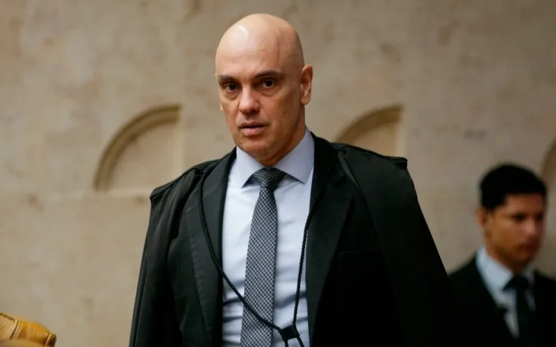 Moraes autoriza retomada de investigações contra Bolsonaro por interferência na PF