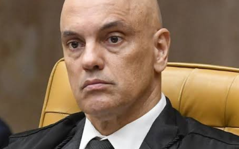 Alexandre de Moraes pede que Bolsonaro comprove ao STF convite para posse de Trump