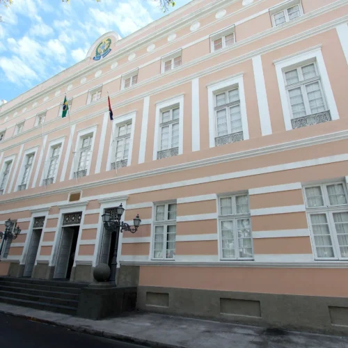 Deputados aprovam reajuste de 6% para servidores públicos estaduais