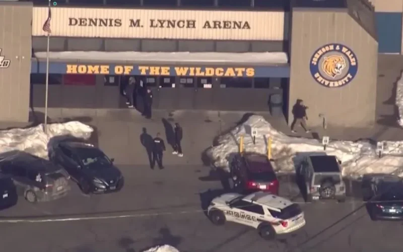 Atirador mata menina e fere dois em pista de hóquei nos Estados Unidos