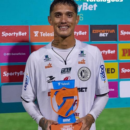 Após polêmica fora de campo, meia Sammuel é eleito craque da partida do ASA