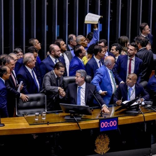 Câmara aprova urgência para projetos de corte de gastos do governo Lula