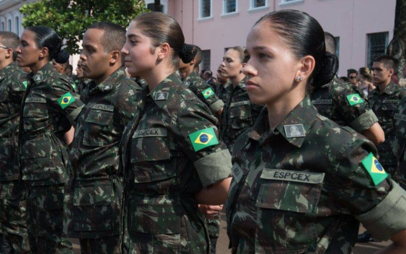 Alistamento militar feminino voluntário começa neste mês