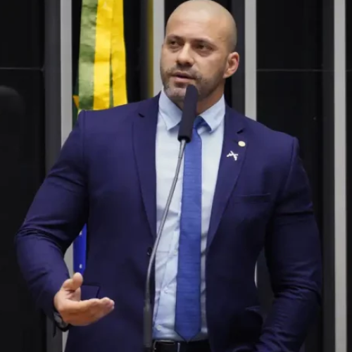 Moraes autoriza saída de Daniel Silveira da prisão para cirurgia no joelho