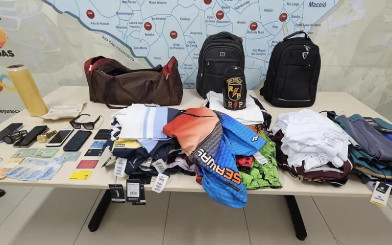 Suspeitos de furtar loja de shopping são presos com as mesmas roupas usadas nos crimes