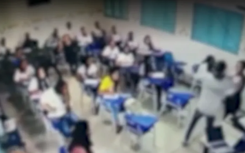 Aluno agride professora dentro de sala de aula em escola de Pão de Açúcar