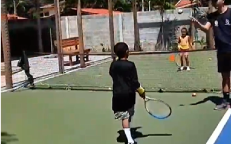 Tênis para todos: iniciativa leva esporte e inclusão à Barra de São Miguel com parceria da marca Inni e Hotel Ritz