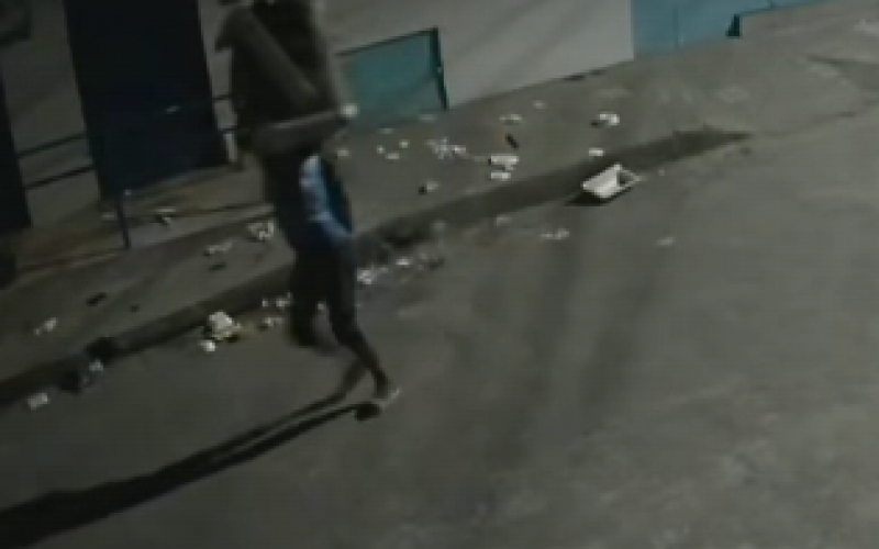 Dupla é flagrada furtando ar-condicionado de Loja no Centro