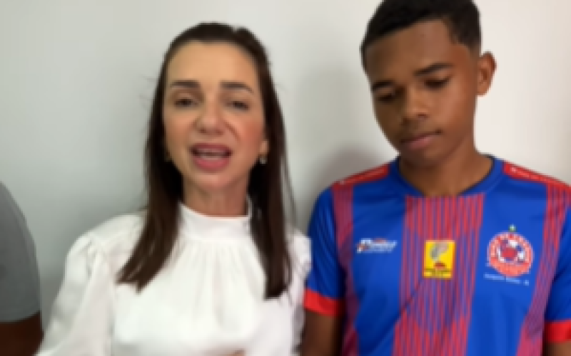 Apoiado pela prefeita Rita do Araçá, jovem atleta de Joaquim Gomes viaja para fazer testes no internacionaL-RS