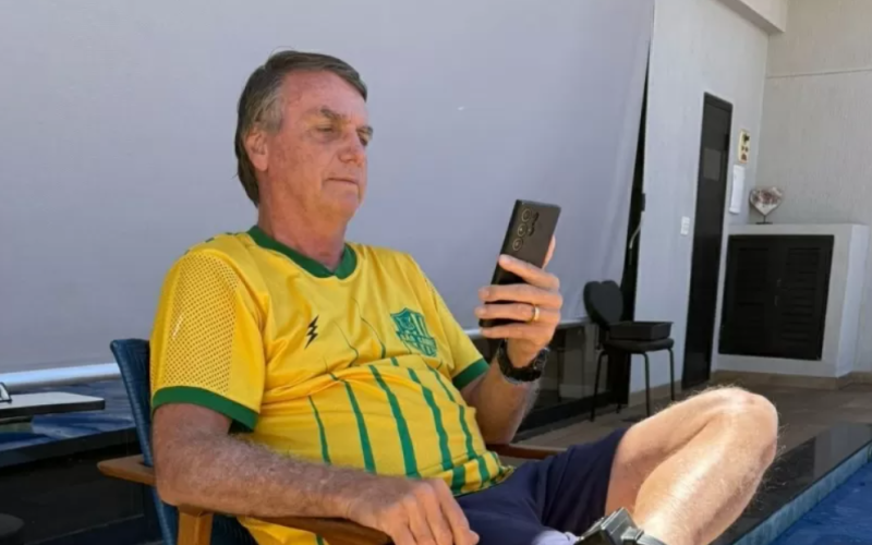 Policiais penais iniciaram monitoramento da residência de Bolsonaro nesta quarta-feira