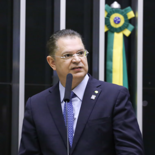Líder do PL afirma ter maioria na Câmara para pautar anistia aos envolvidos no 8 de janeiro