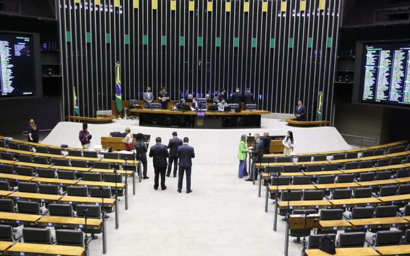 Câmara aprova projeto que restringe descontos de sindicatos em benefícios do INSS