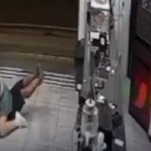 Assaltante é surpreendido por mulher faixa preta de jiu-jitsu durante tentativa de roubo