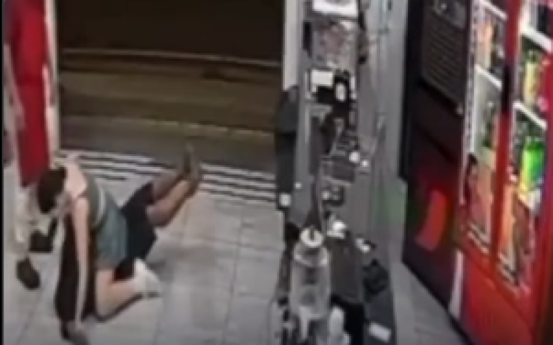 Assaltante é surpreendido por mulher faixa preta de jiu-jitsu durante tentativa de roubo