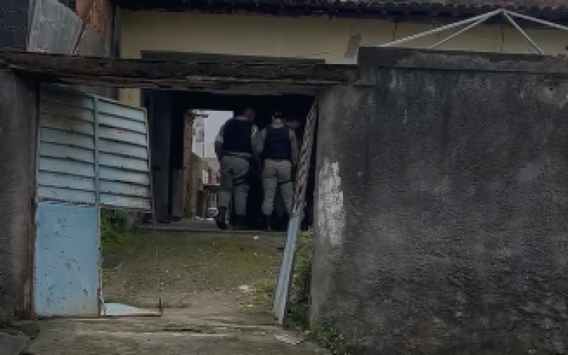 Polícia recupera sete motos furtadas e prende dois suspeitos no bairro do Feitosa