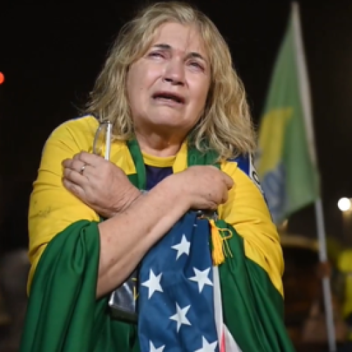 Após condenação , apoiadores fizeram uma vigília no condomínio do ex-presidente Jair Bolsonaro