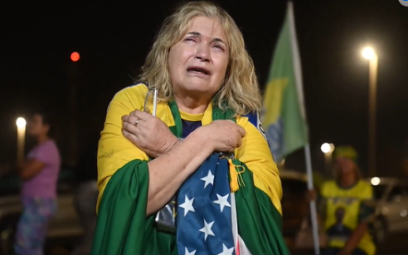 Após condenação , apoiadores fizeram uma vigília no condomínio do ex-presidente Jair Bolsonaro