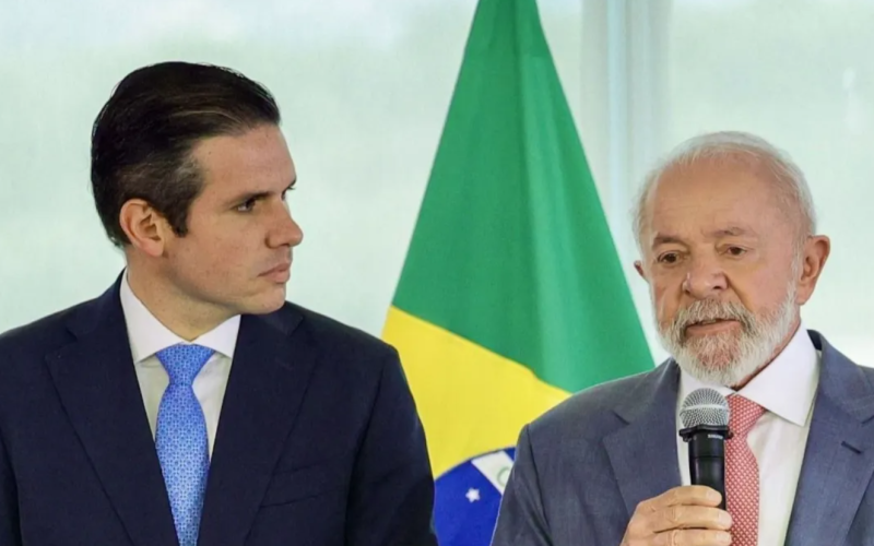 Lula reafirma oposição à anistia a Bolsonaro em encontro com Hugo Motta