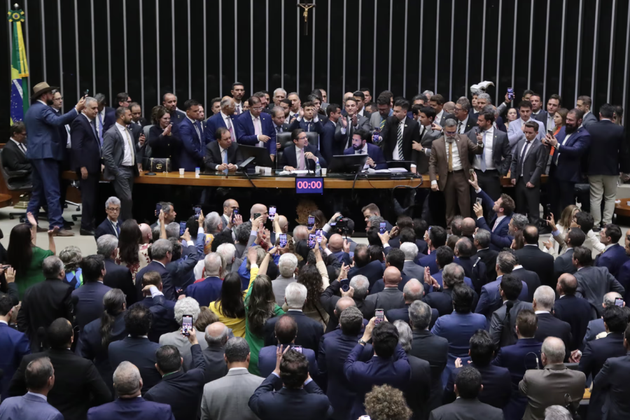 Deputados investigados no STF podem se beneficiar com “autoblindagem”