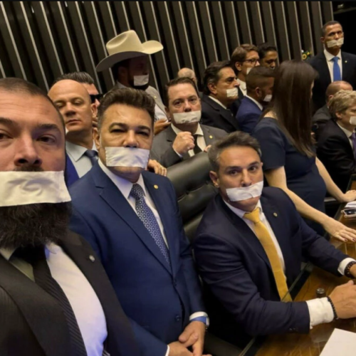 Corregedoria recomenda suspensão de deputados que ocuparam Câmara