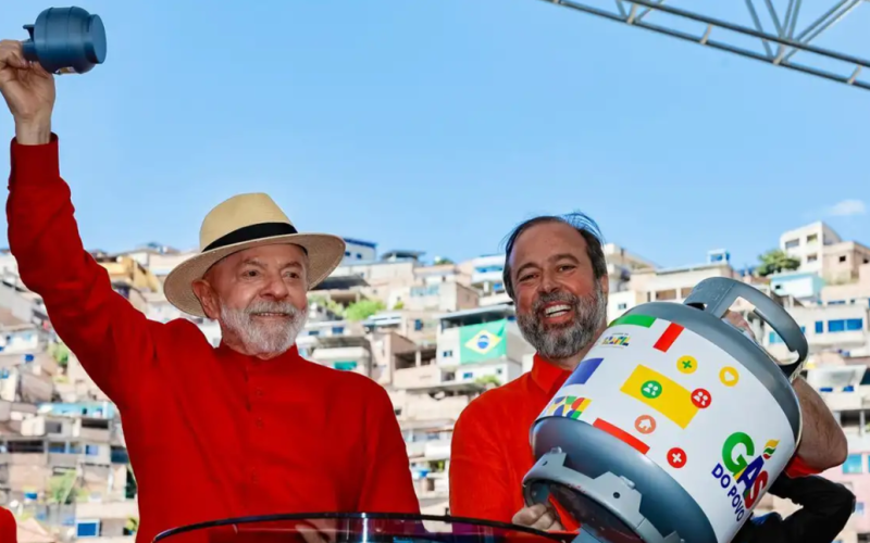 Depois de luz e gás, Lula prepara aumento do Bolsa Família e passe livre em ônibus visando reeleição