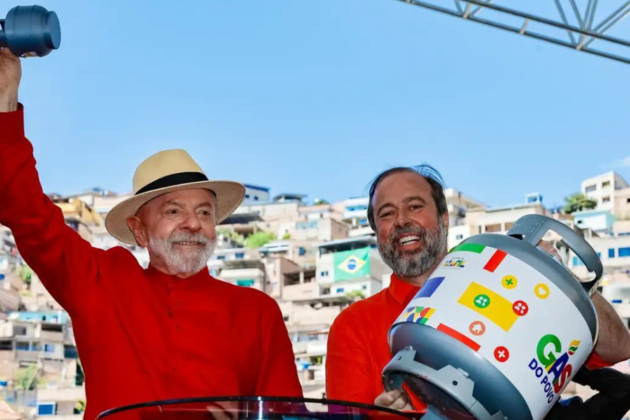 Depois de luz e gás, Lula prepara aumento do Bolsa Família e passe livre em ônibus visando reeleição