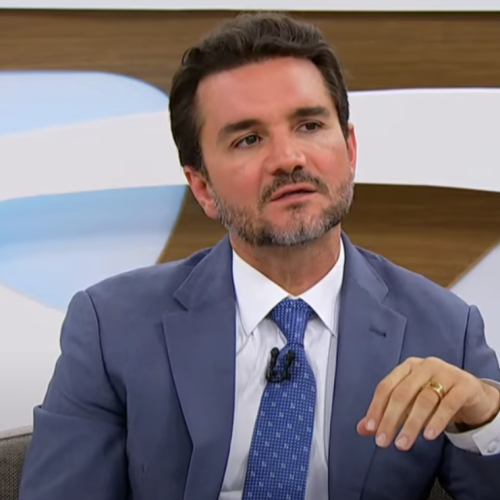 Ministro do Turismo tentou manter cargo antes de ceder à pressão do União