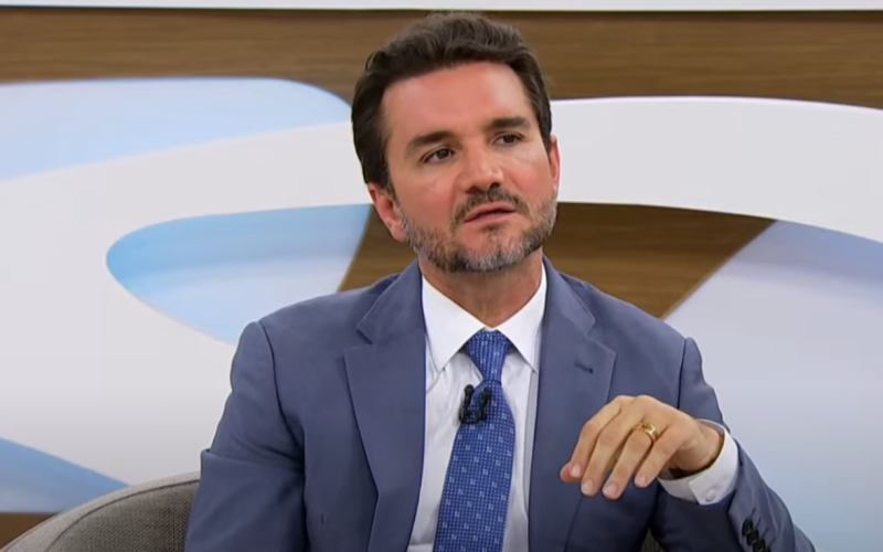 Ministro do Turismo tentou manter cargo antes de ceder à pressão do União