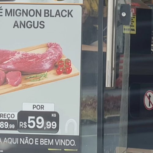 Cartaz na porta de frigorífico avisa que petista não é bem-vindo