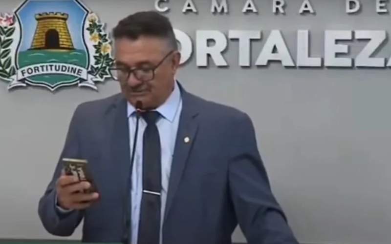 Vereador de Fortaleza pede minuto de silêncio por comerciante vivo