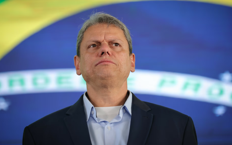 Tarcísio pede perdão por piada sobre falsificação de bebidas: “Errei e peço desculpas às famílias”