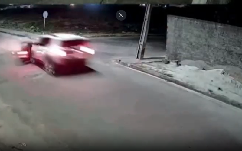 Motociclista fica gravemente ferido em colisão com carro em Penedo