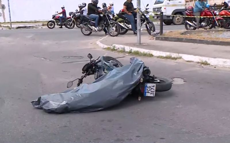 Jovem é assassinado na garupa de moto no bairro Cidade Universitária na manhã desta segunda-feira (27)
