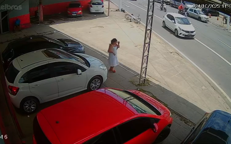 Ciclista atropelado e arremessado contra poste no bairro do Poço está em coma com traumatismo craniano