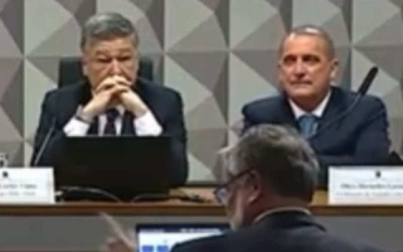 Provocação: Deputado coloca pagode para tocar durante CPMI com Onyx Lorenzoni