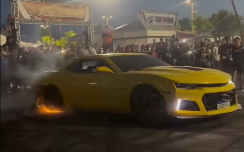 Camaro é danificado durante manobras em torneio de grau no Jaraguá