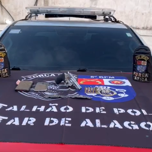 Força Tática do 8º BPM prende três suspeitos por tráfico de drogas e porte de arma em Maceió