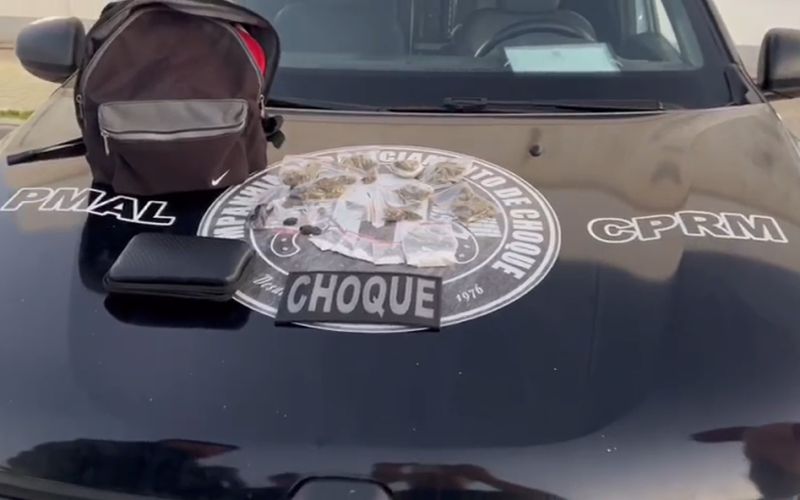 Companhia de Choque prende suspeito por tráfico após denúncia na Jatiúca