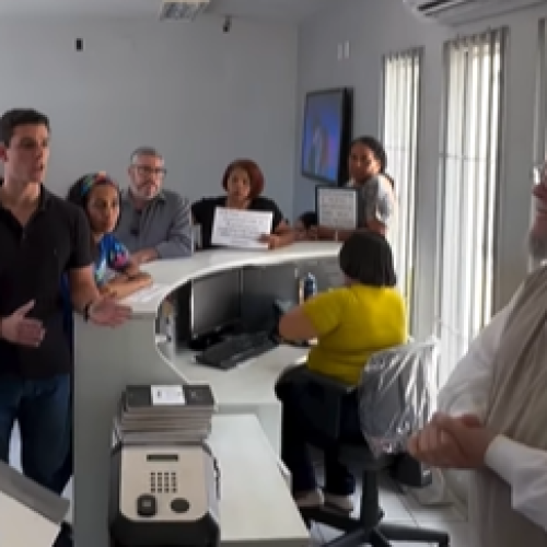 Caio Bebeto é impedido de entrar na Sesau e denuncia descaso com famílias da equoterapia em Alagoas