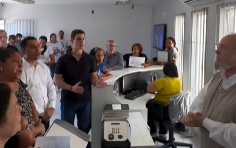 Vereadores de Maceió são hostilizados na sede da Sesau após cobrarem tratamento de equoterapia para crianças atípicas