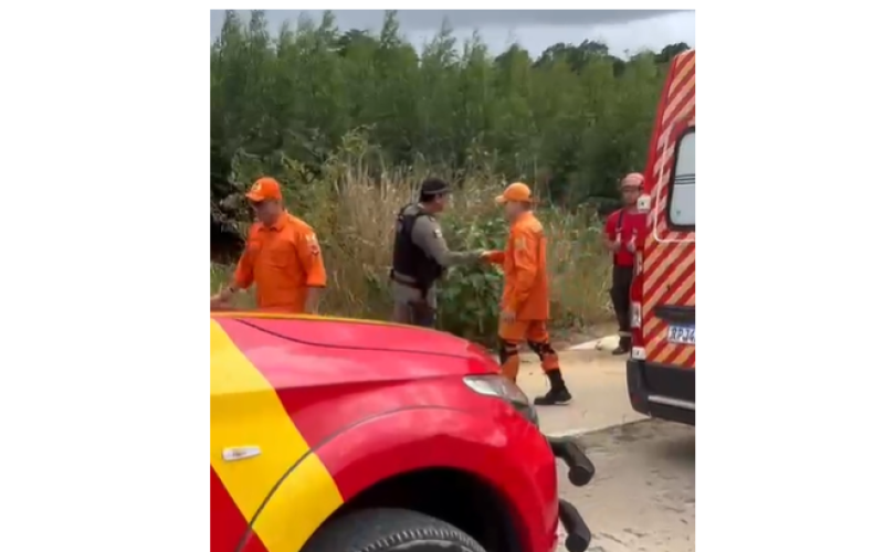 PM e Bombeiros resgatam homem que entrou em mata após surto em Pilar