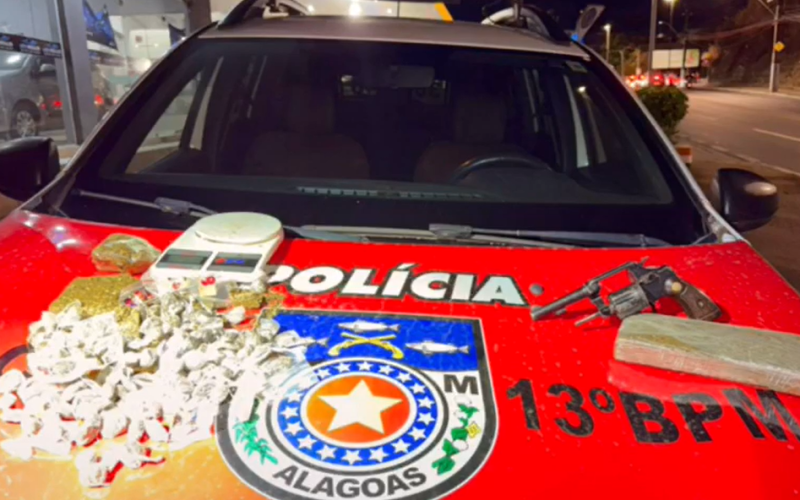 Força Tática prende suspeito por tráfico de drogas e porte ilegal de arma no Vale do Reginaldo
