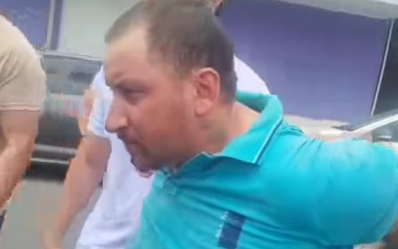 “Vai virar mocinha”: Momento da prisão de acusado de estuprar e matar mulher em Arapiraca chama atenção após fala de popular