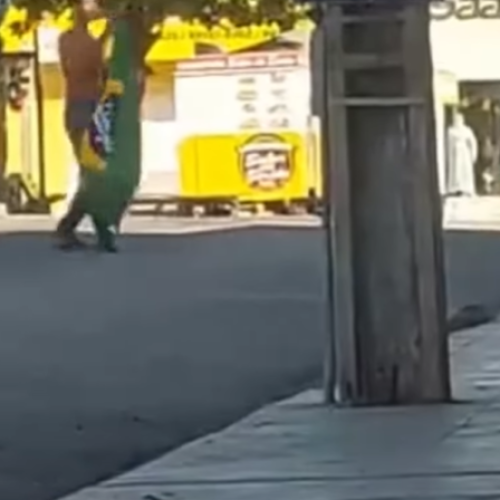 Homem é flagrado em ato de vandalismo contra bandeira do Brasil hasteada na sede da Prefeitura de São José da Tapera